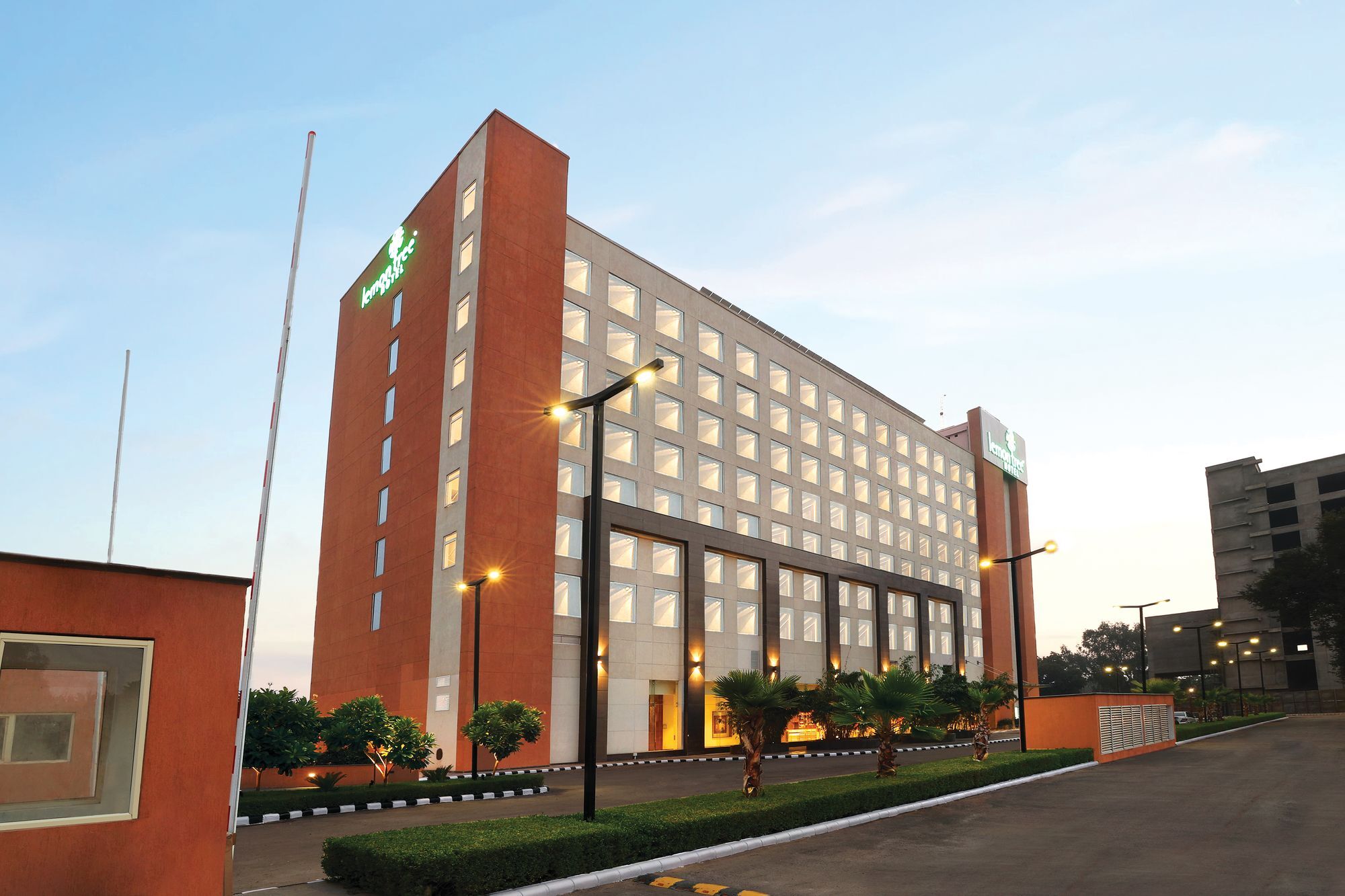 Lemon Tree Hotel Sohna Road Gurgaon Exterior foto